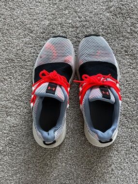 Under Armour Women Charged Breathe runners - 9.5